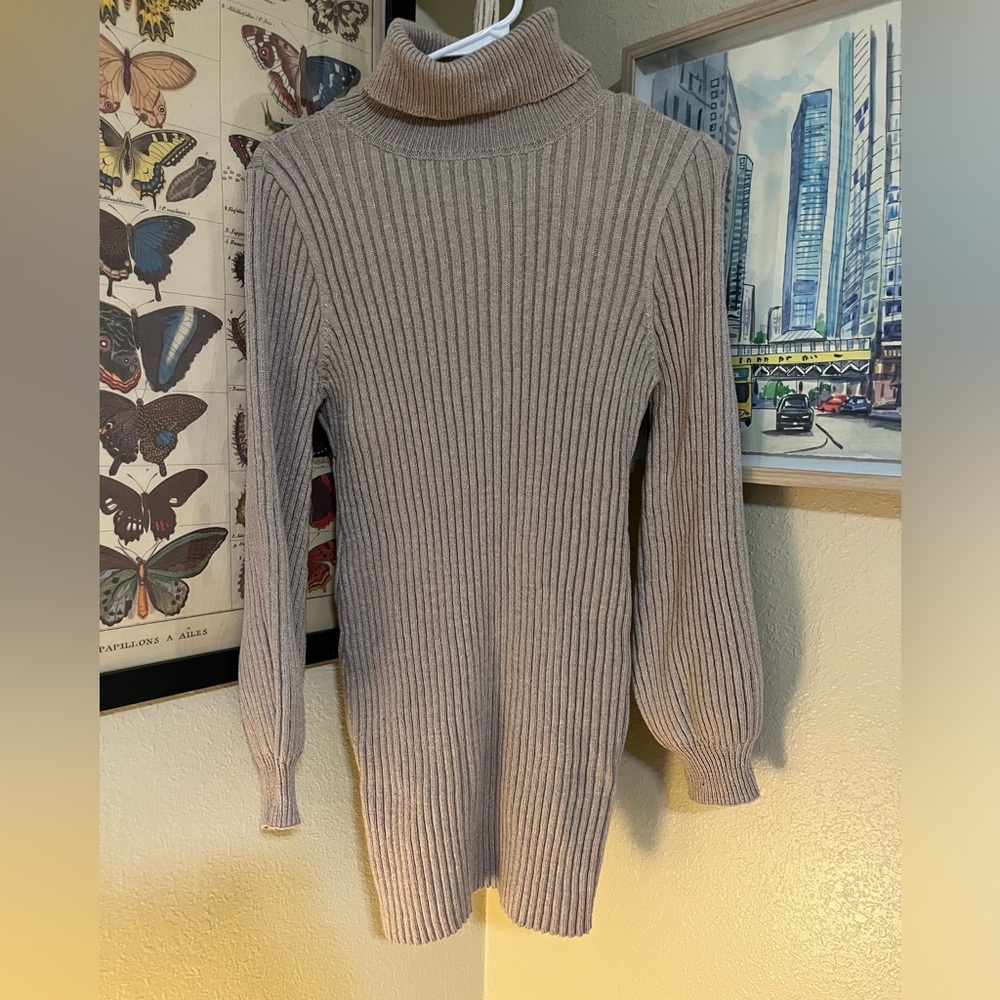 Longsleeve turtleneck, fitted knit dress